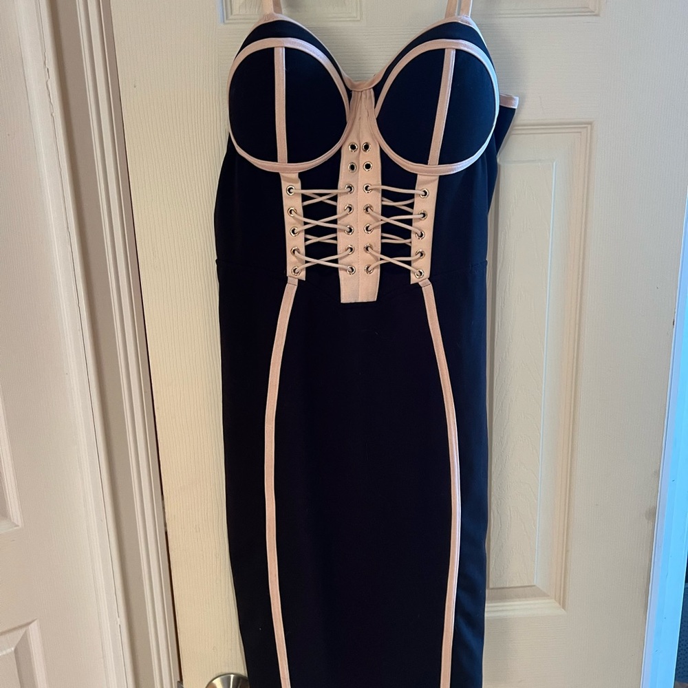 Corset dress- hugs curves size L- new condition